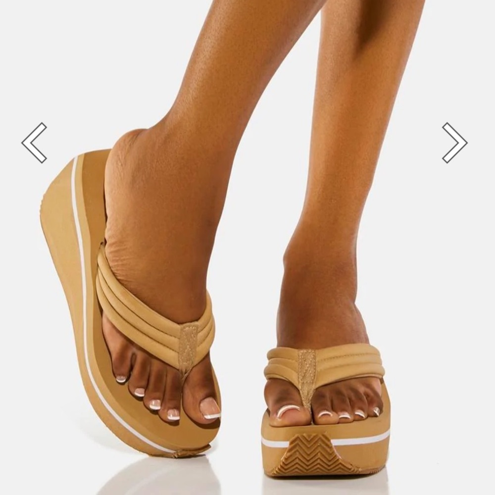 Zoe Sport Wedge Sandal
VOLATILE Shoes